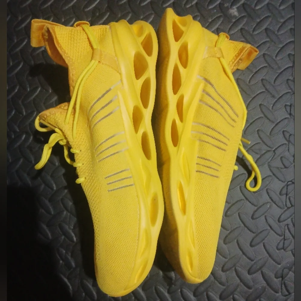 Men Yellow Ahtletic Brethable Sneakers - Picture 4 of 11